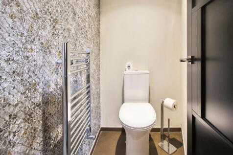 ground floor WC_1737452596259