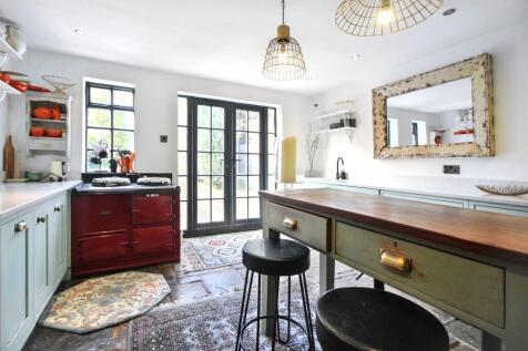 fitted kitchen 2.JPG