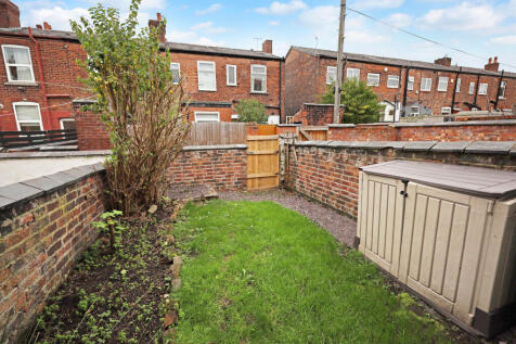 rear garden.JPG