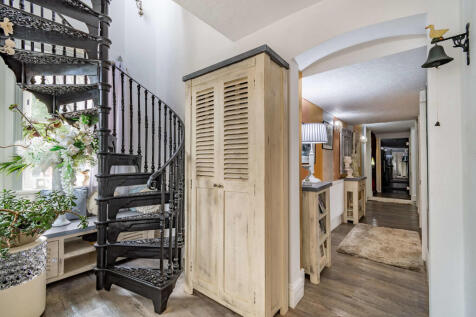 8479735-interior0...