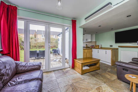 33 Gladstone Road...