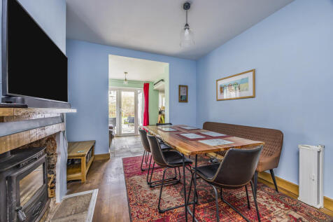 33 Gladstone Road...