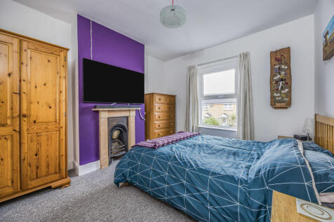 33 Gladstone Road...
