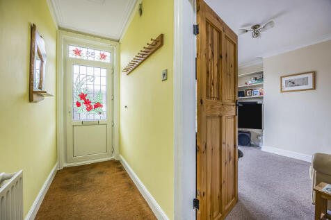 33 Gladstone Road...