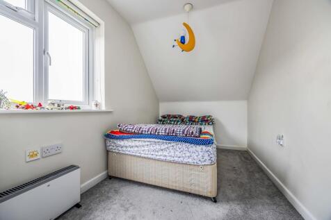 4 Midwood Avenue,...