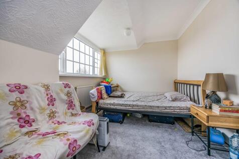 4 Midwood Avenue,...