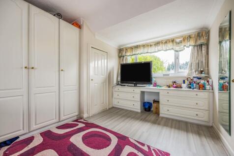 4 Midwood Avenue,...