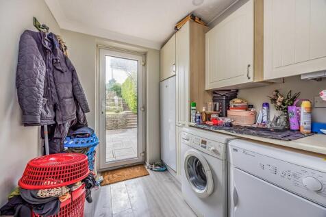 4 Midwood Avenue,...