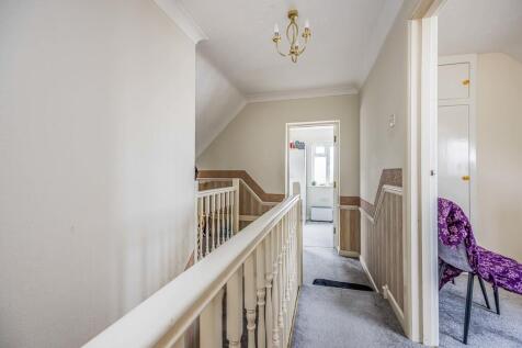 4 Midwood Avenue,...