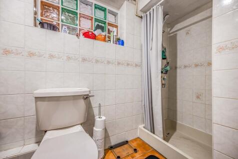 4 Midwood Avenue,...