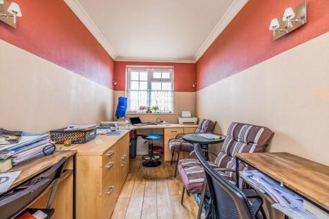 4 Midwood Avenue,...