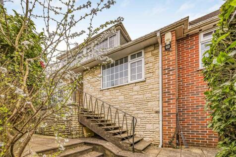 4 Midwood Avenue,...