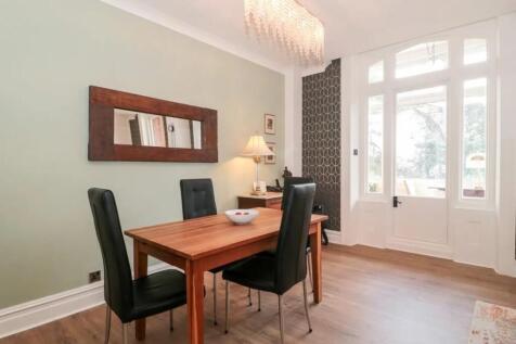 DINING ROOM (002)