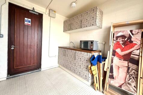 IMG-20251105-WA00...