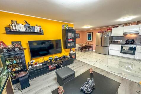 Open Lounge Kitchen