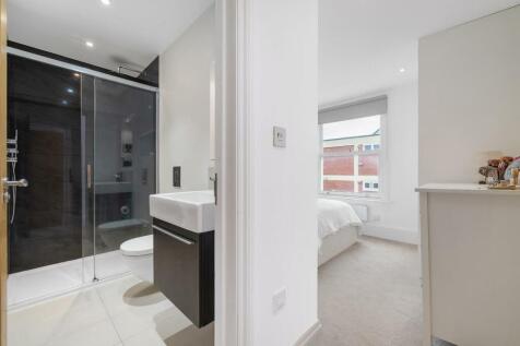 En-Suite Bathroom (1).jpg