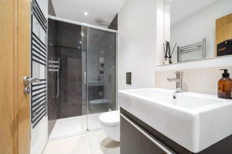 En-Suite Bathroom (2).jpg