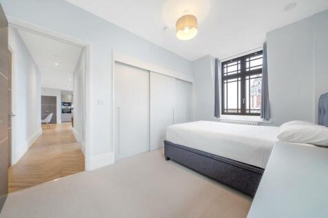 Bedroom 1 (3).jpg