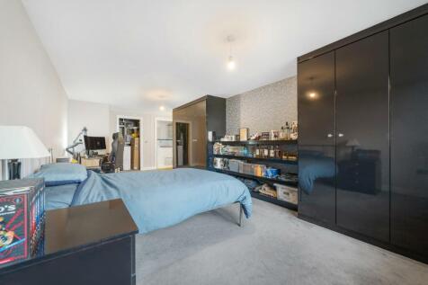 Bedroom 1 (3).jpg