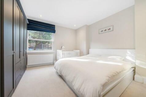 Bedroom 1.jpg
