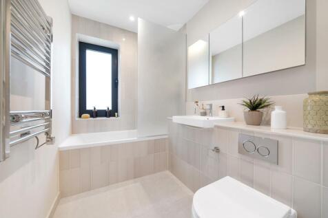 Bathroom (2).jpg