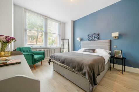 Bedroom 1 (2).jpg