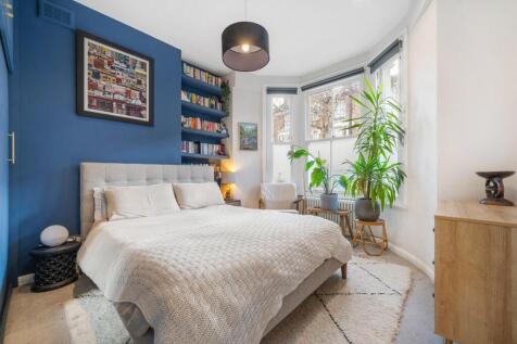 Bedroom 1.jpg