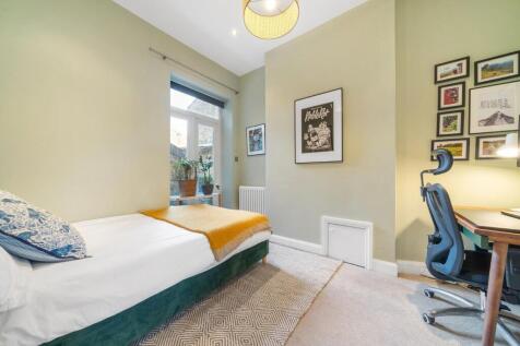 Bedroom 2 (2).jpg