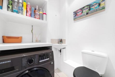 Bathroom 3.jpg
