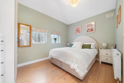 Bedroom 1.jpg