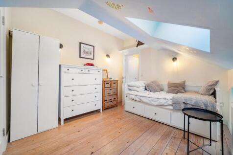 Bedroom 2 (2).jpg