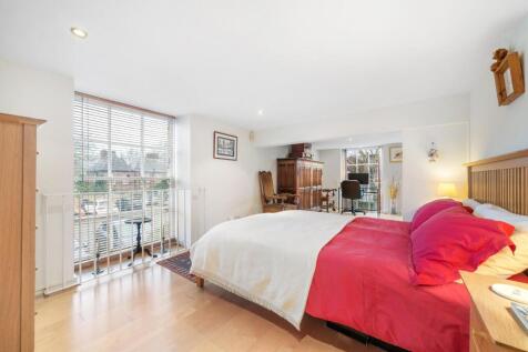 Bedroom 1.jpg