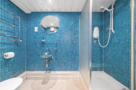 Study ensuite.jpg