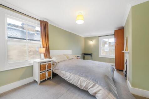 Bedroom 1.jpg