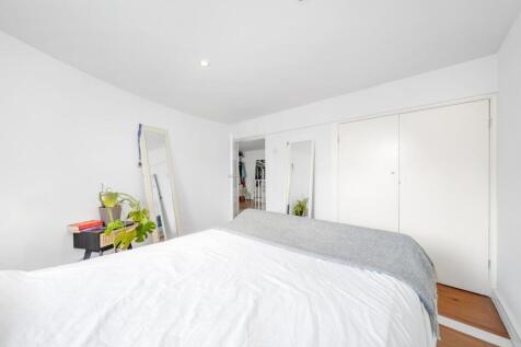Bedroom 1 (2).jpg