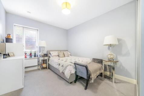 Bedroom 1.jpg