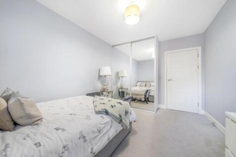 Bedroom 1 (2).jpg