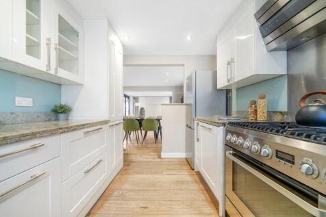 Kitchen (2).jpg