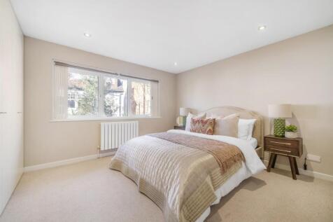 Bedroom 1.jpg