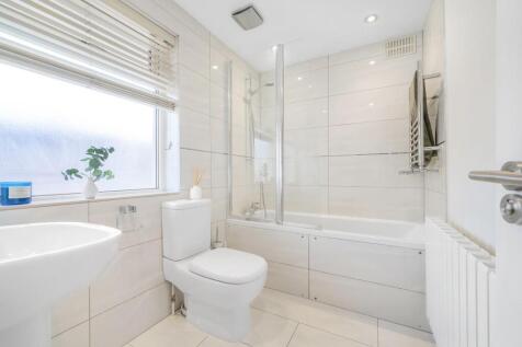 Bedroom 2 ensuite.jpg