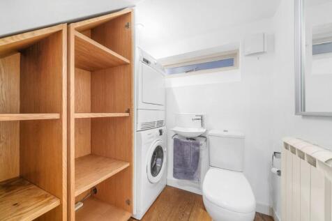 Bedroom 3 ensuite.jpg