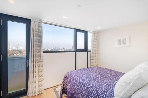 Bedroom 1 (4).jpg