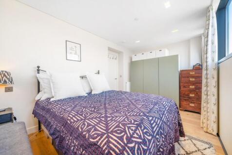 Bedroom 1 (3).jpg
