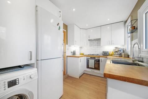 Kitchen (2).JPG