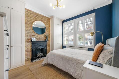 Bedroom 1.JPG