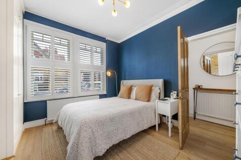 Bedroom 1 (3).JPG