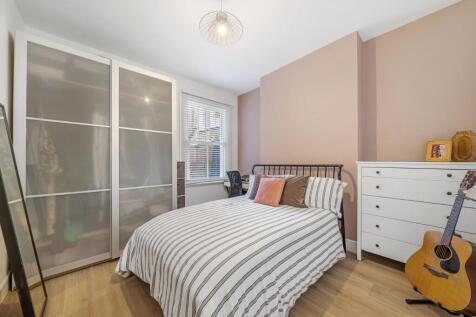 Bedroom 2.JPG