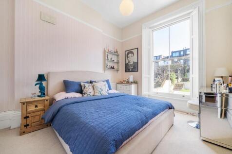 Bedroom 1.jpg