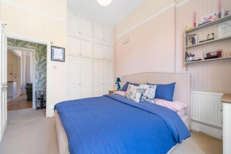 Bedroom 1 (2).jpg