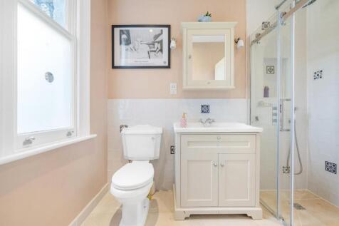 Bathroom (2).jpg